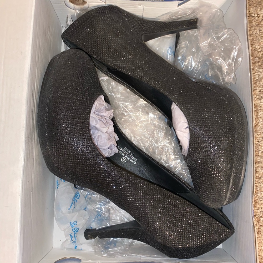 Black Heels - Picture 3 of 5